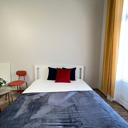 Baross Apartment With Convenience And Style Budapest Luaran gambar