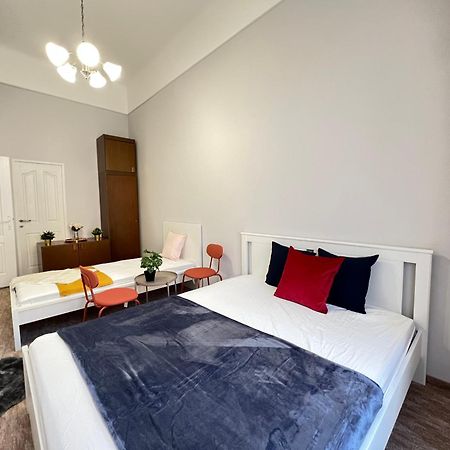 Baross Apartment With Convenience And Style Budapest Luaran gambar