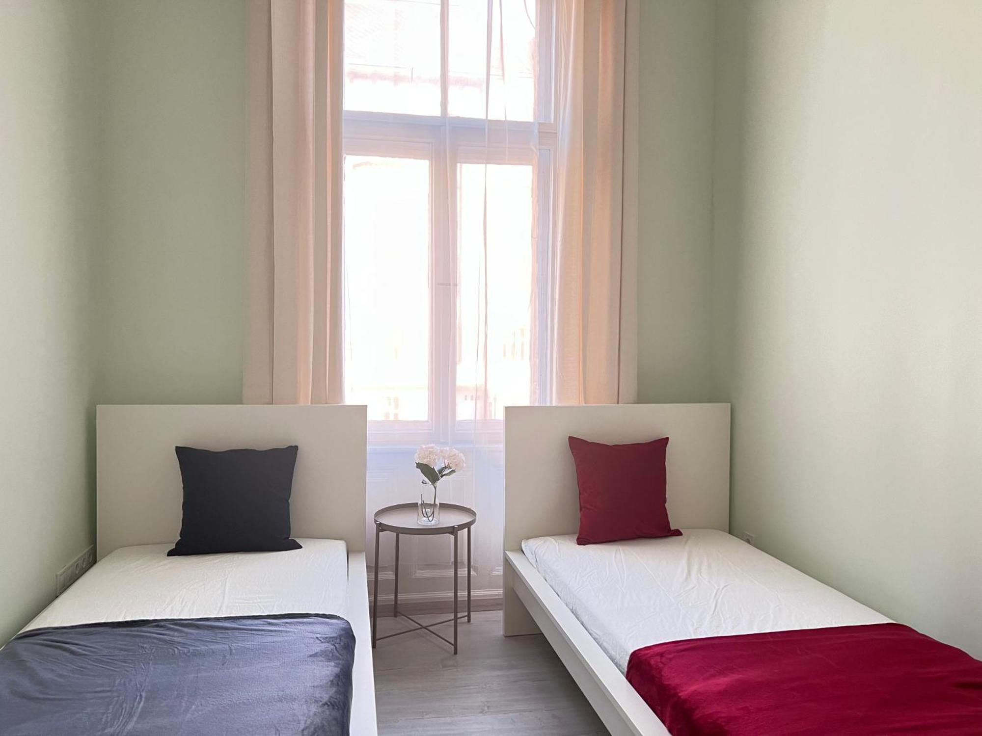 Baross Apartment With Convenience And Style Budapest Luaran gambar