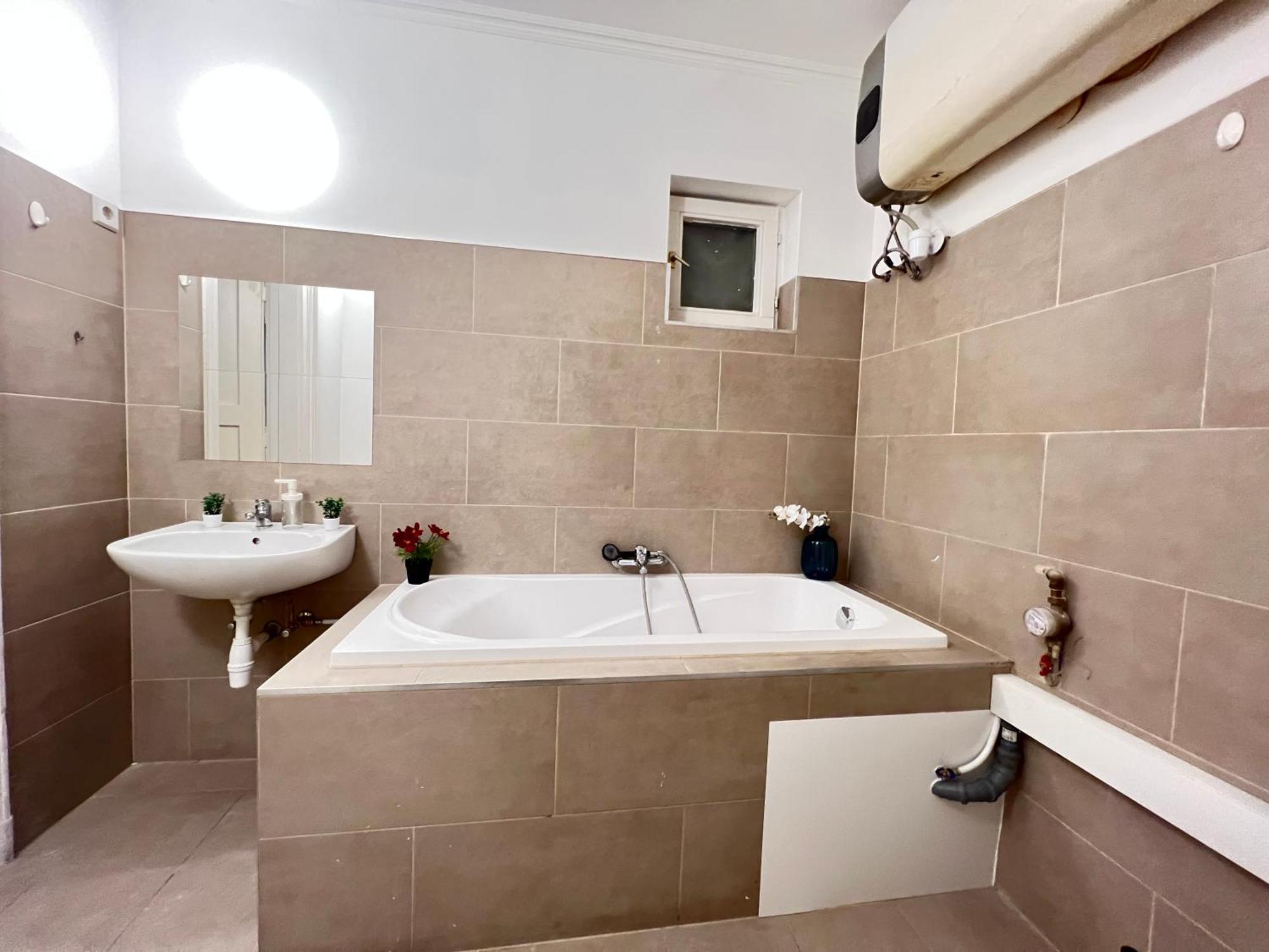Baross Apartment With Convenience And Style Budapest Luaran gambar