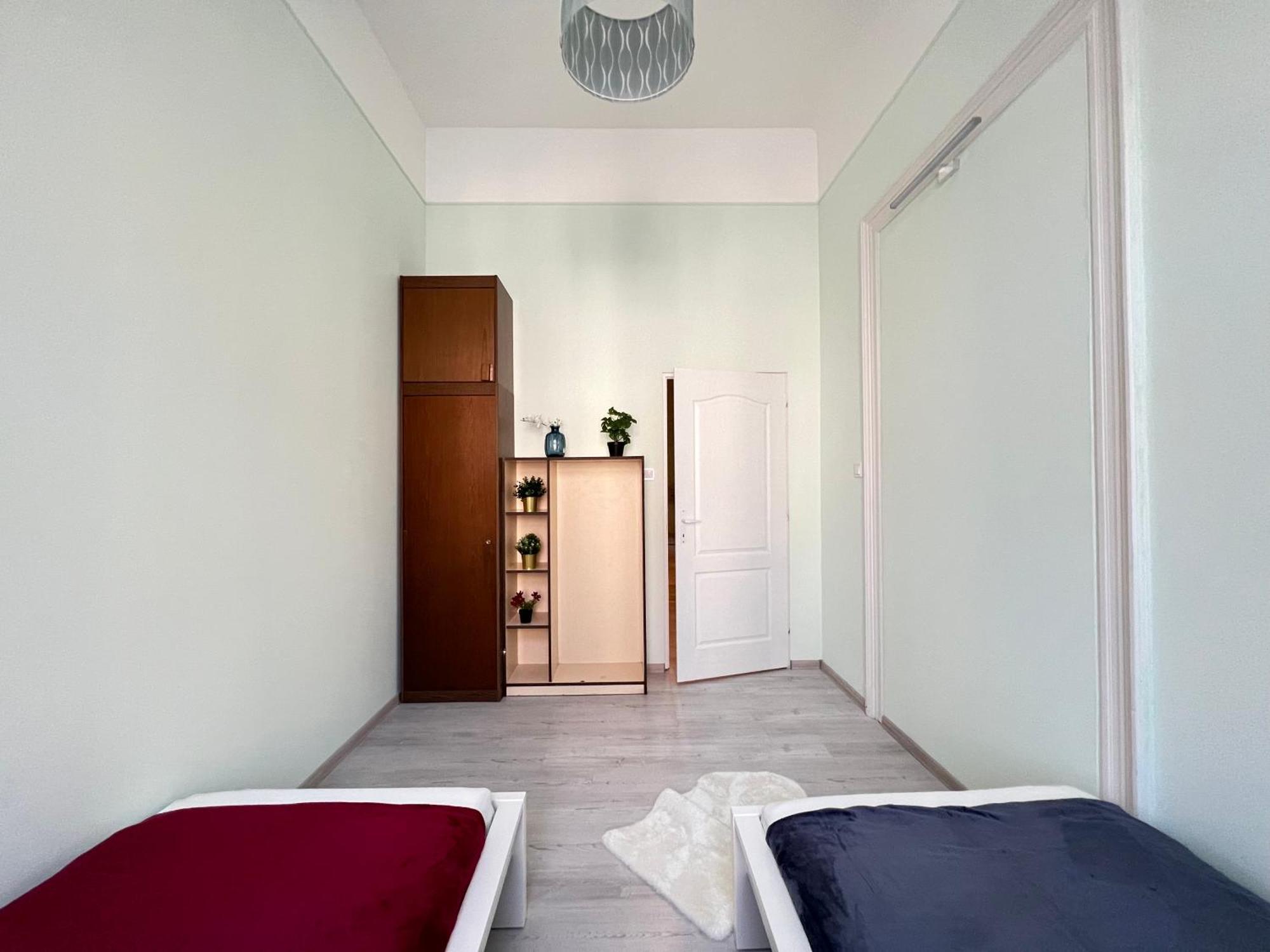 Baross Apartment With Convenience And Style Budapest Luaran gambar